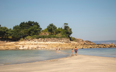 O Santo: la playa secreta que te espera a solo unos pasos de Pardavila 57 Slow Hotel